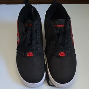 Heelys Men's Black and Red Sneakers